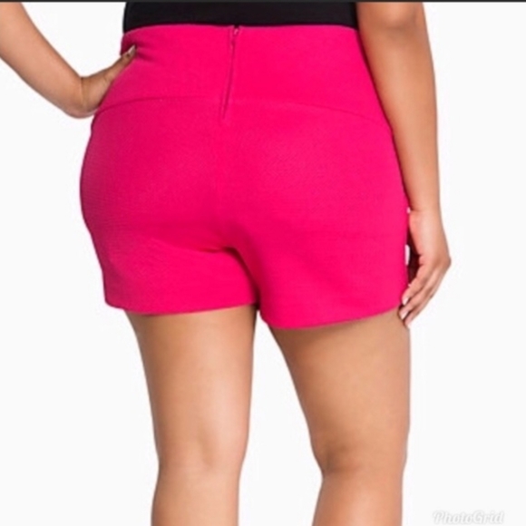 High-waisted Textured Shorts - Picture 2 of 3